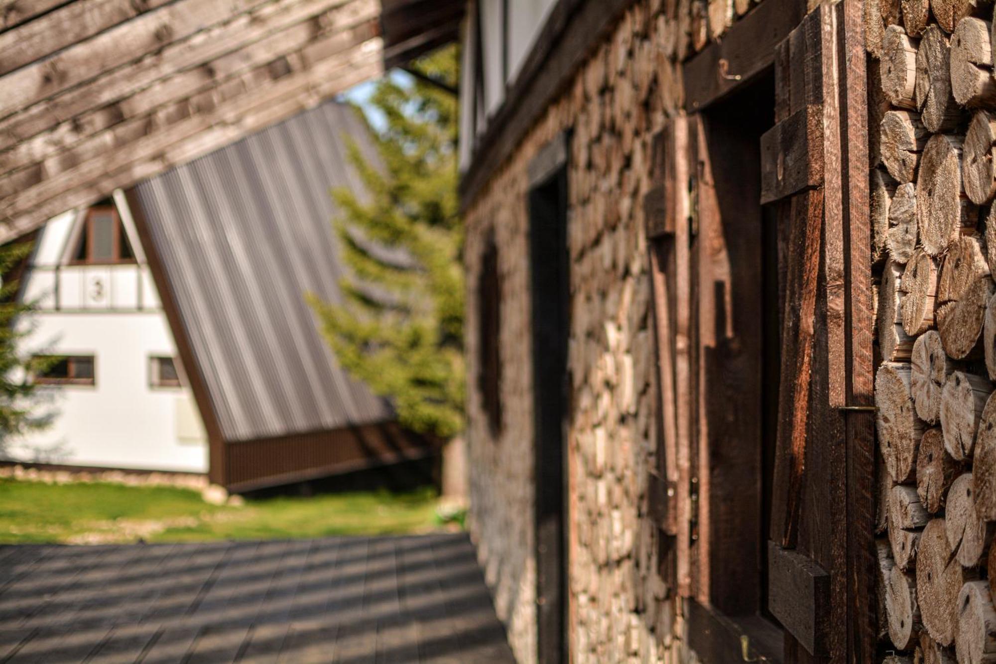 Cabanele Pasi Liberi Tău Bistra Exterior photo