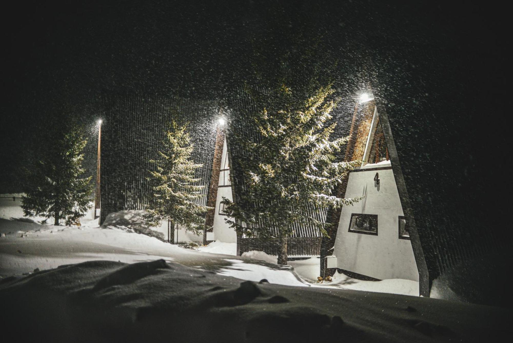 Cabanele Pasi Liberi Tău Bistra Exterior photo