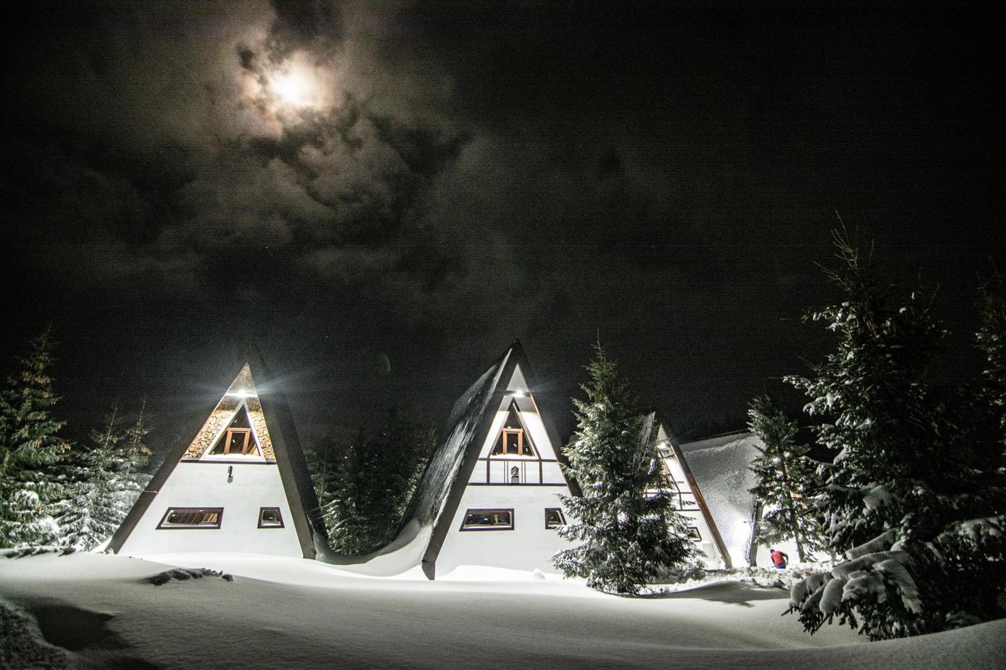 Cabanele Pasi Liberi Tău Bistra Exterior photo